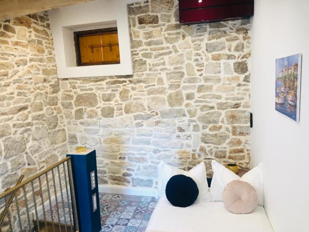 Istrian Stone House In The Heart Of The Beautiful Fishing Village Fazana - Only Few Steps From The Sea And The Wonderful Beach - Incl Plasma-Quad-Plus-Filter Against C O V I D Exterior foto