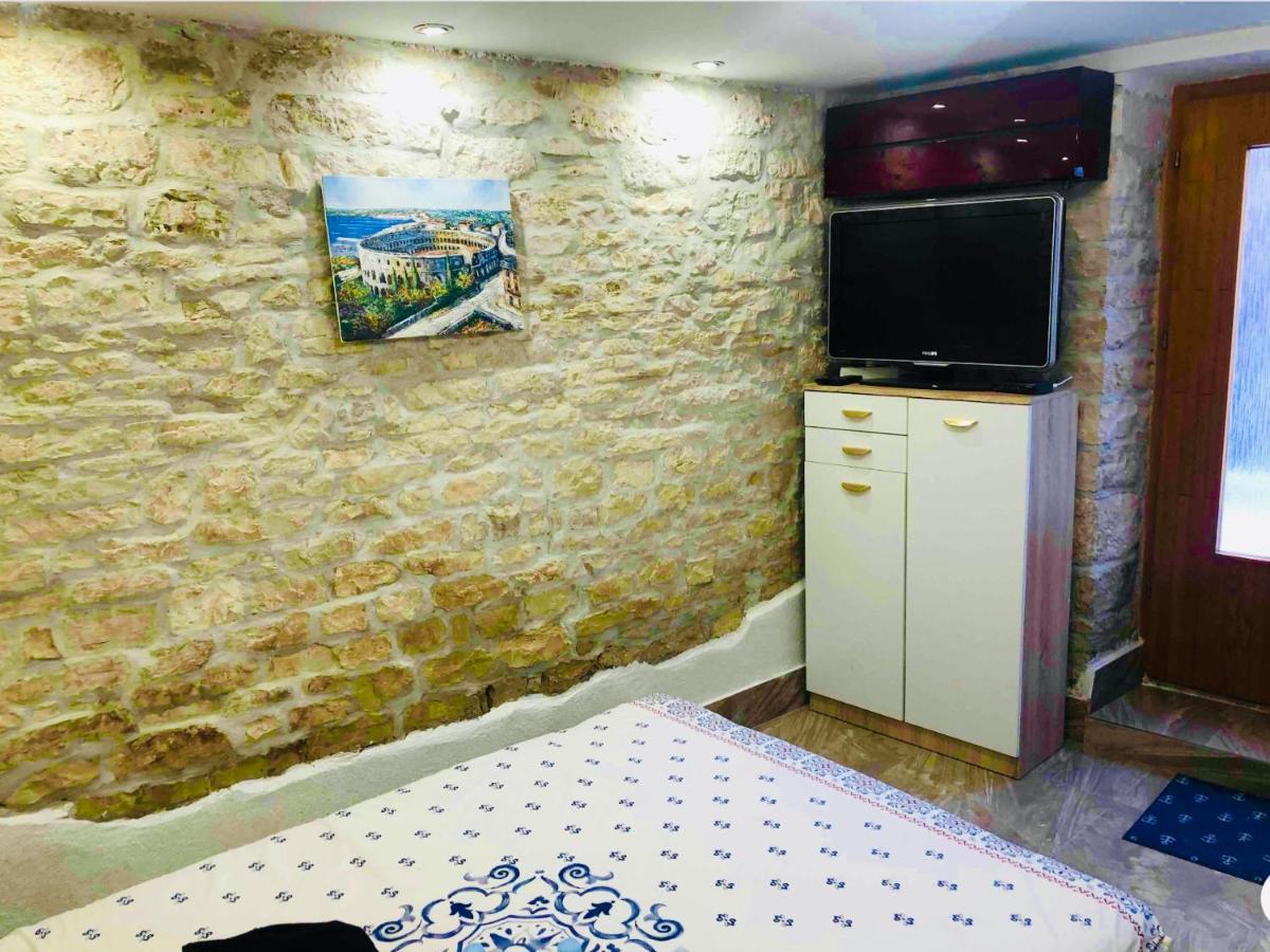 Istrian Stone House In The Heart Of The Beautiful Fishing Village Fazana - Only Few Steps From The Sea And The Wonderful Beach - Incl Plasma-Quad-Plus-Filter Against C O V I D Exterior foto